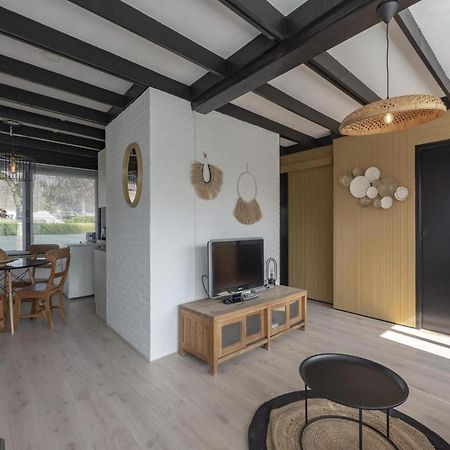 Attractive Bungalow With Modern Furnishings Sint Maartensvlotbrug Εξωτερικό φωτογραφία