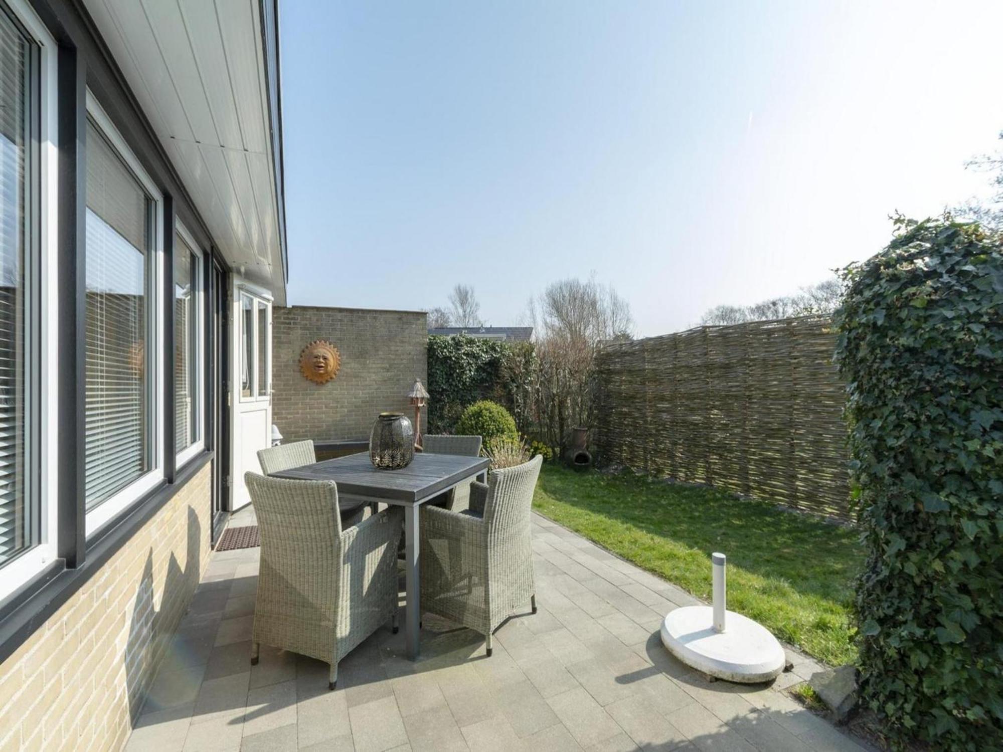 Attractive Bungalow With Modern Furnishings Sint Maartensvlotbrug Εξωτερικό φωτογραφία