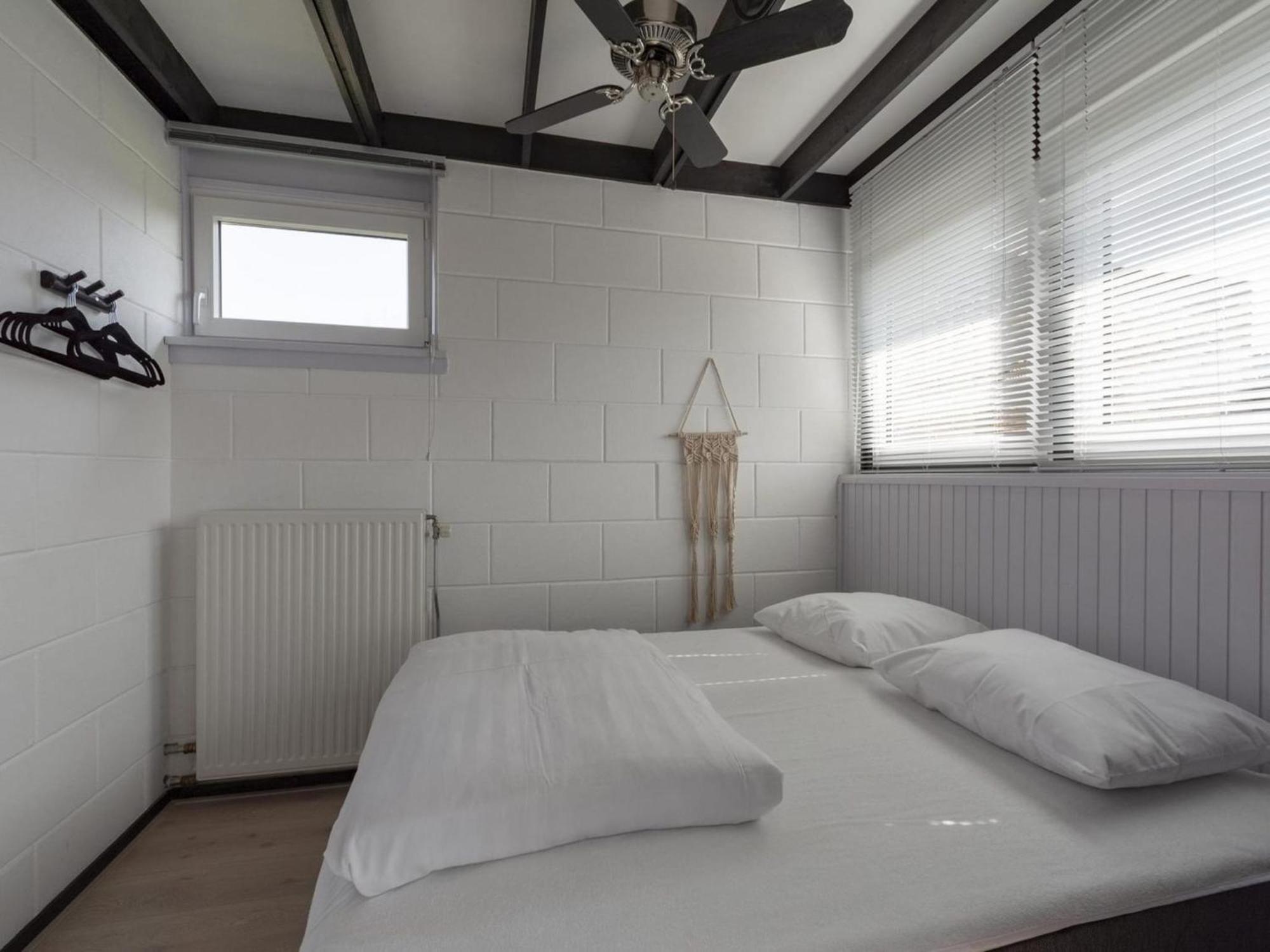 Attractive Bungalow With Modern Furnishings Sint Maartensvlotbrug Εξωτερικό φωτογραφία