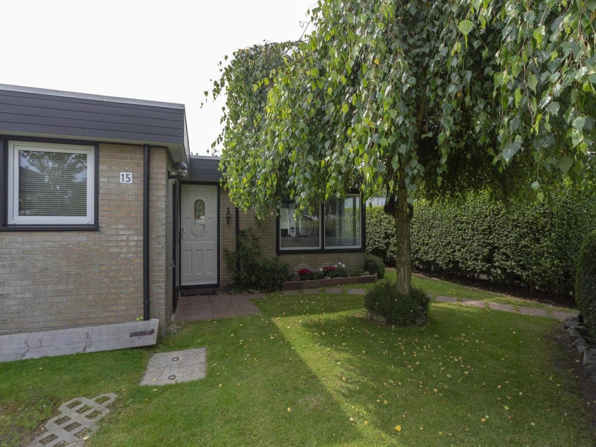 Attractive Bungalow With Modern Furnishings Sint Maartensvlotbrug Εξωτερικό φωτογραφία