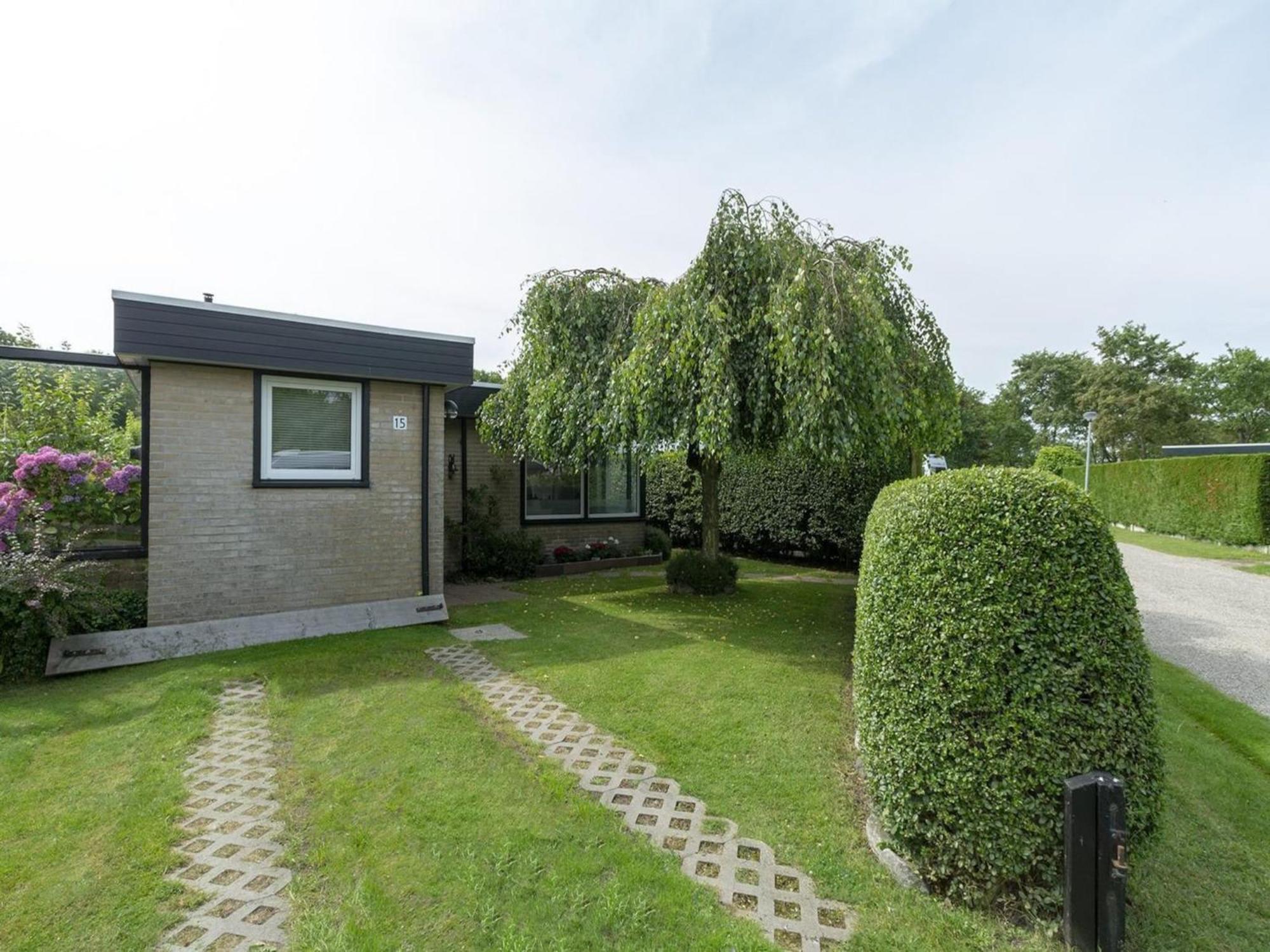 Attractive Bungalow With Modern Furnishings Sint Maartensvlotbrug Εξωτερικό φωτογραφία